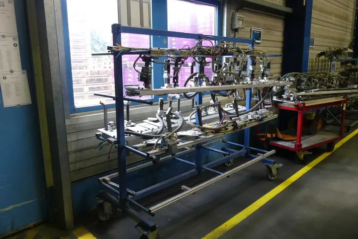 Transferwagen, mit Inhalt (Industrie-Handhabungsmodule)
